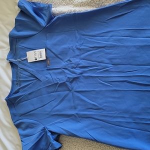 NWT figs scrub top size M
